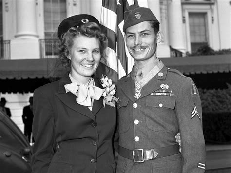 Hacksaw Ridge: The true story of Desmond Doss.